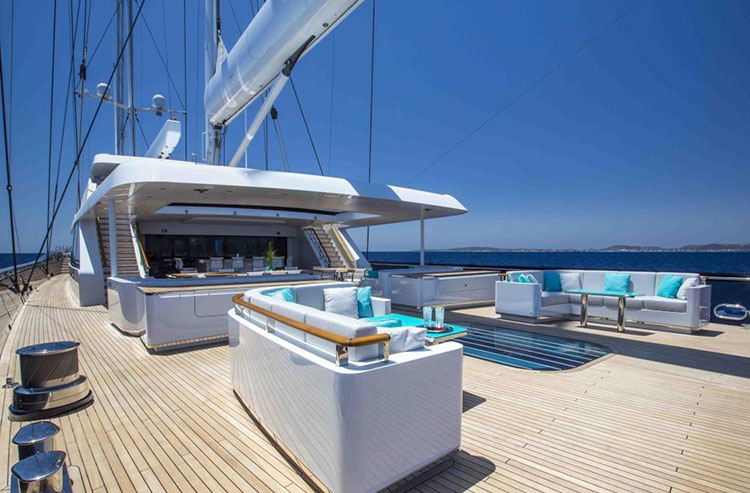 aquijo yacht interior