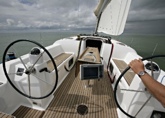 Dufour Grand Large 380 aft view