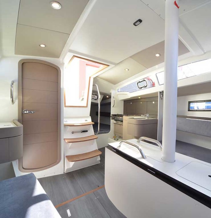 RM Yachts - RM 890-interior