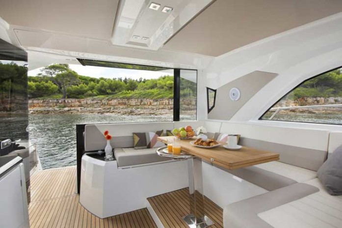 Jeanneau Powerboats - Leader46 interior