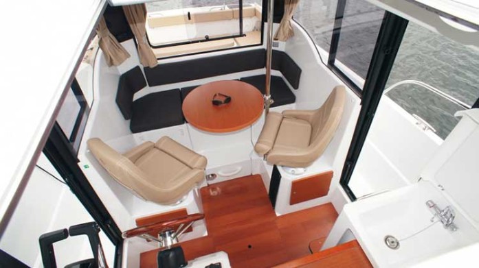 Jeanneau Powerboats - Merry Fisher 855 Marlin interior